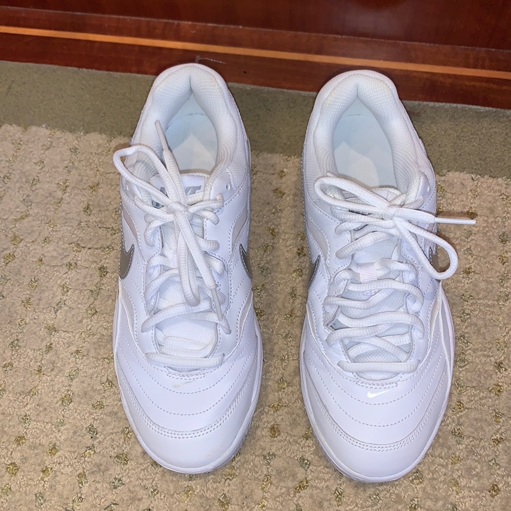 Nike court lite wide tennis shoes.